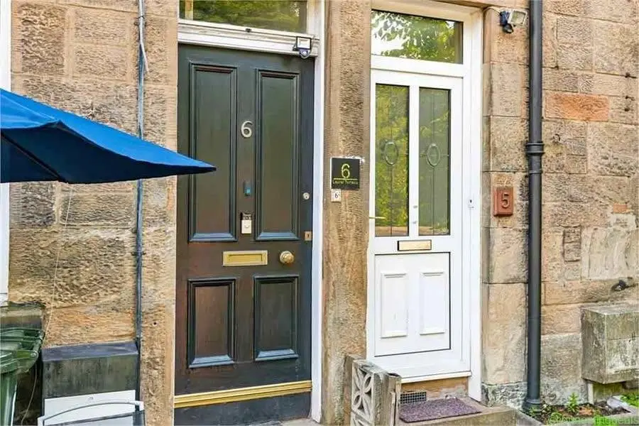 4 beds 1 bathroom – House