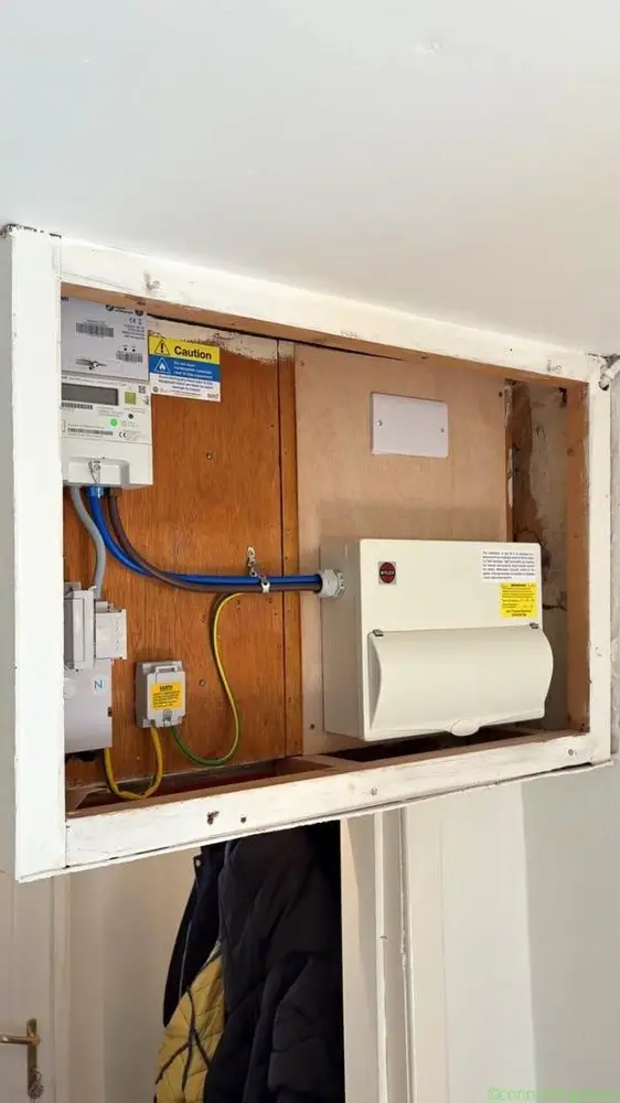 Qualified Electrician