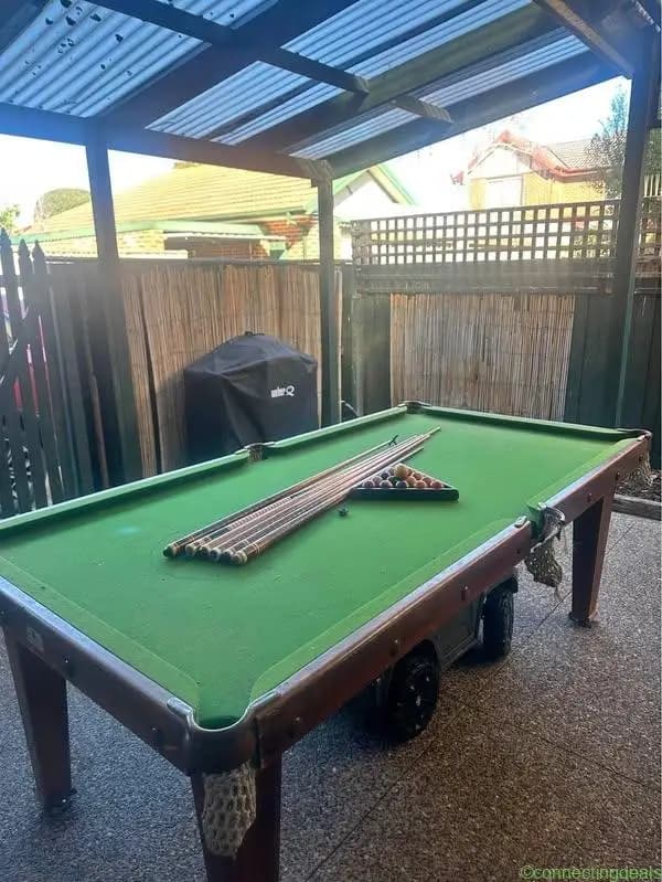 Pool table - Image 1