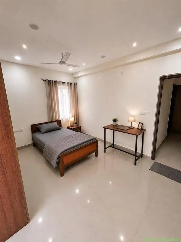 3 beds 3 baths Flat - Image 1