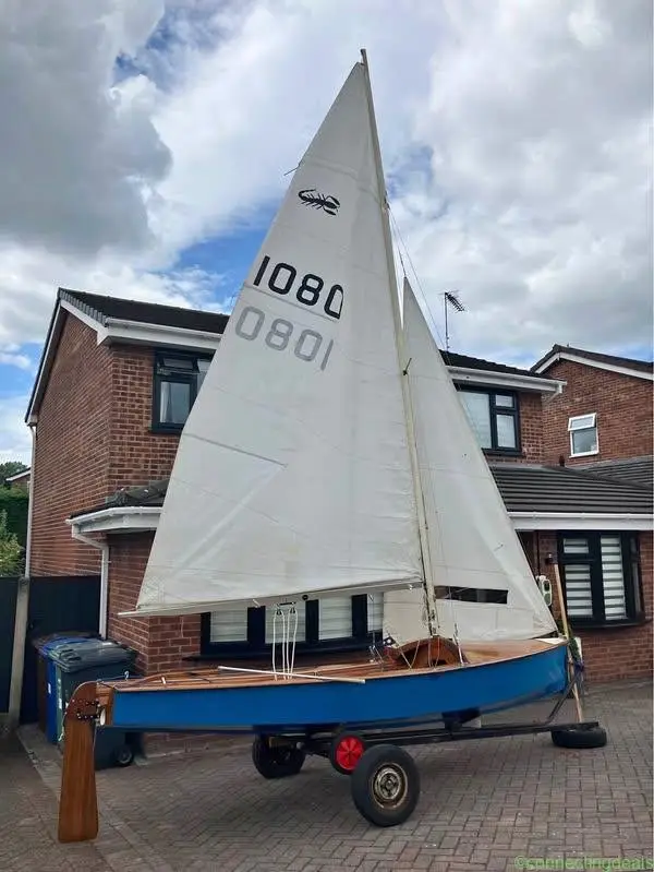 14’ Sailing Dinghy - Image 1