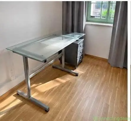 Moderner Couchtisch in Marmoroptik mit