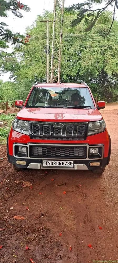 Mahindra TUV300 T10 - Image 1