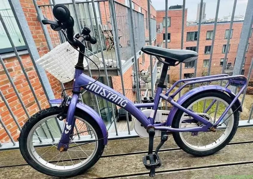 16" Kids Bike with Training Wheels – Great - Image 1
