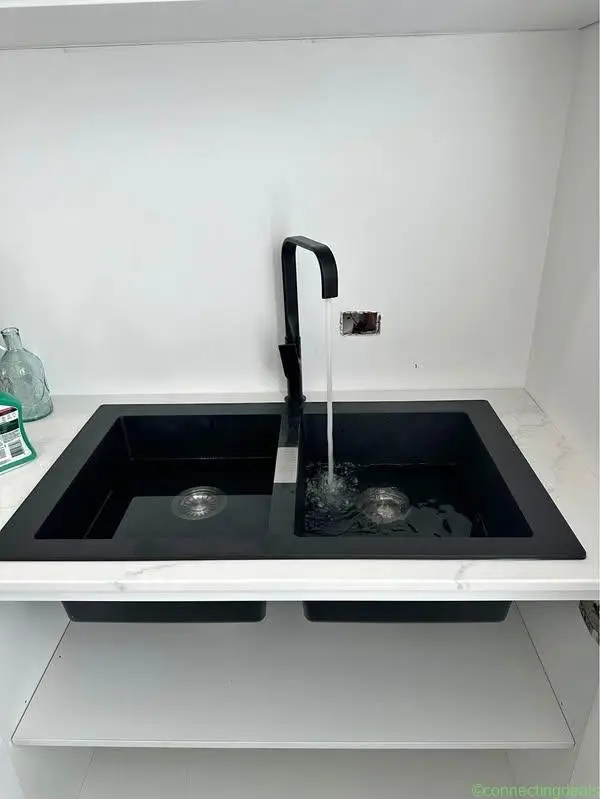 Licensed plumber - Image 1
