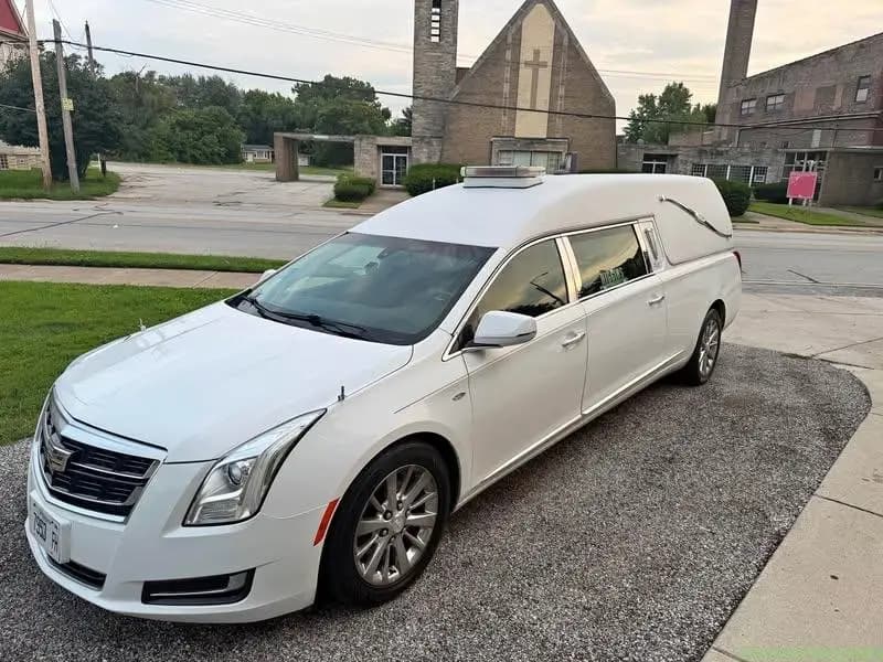 2017 hearse and 2014 Limousine set - Image 1