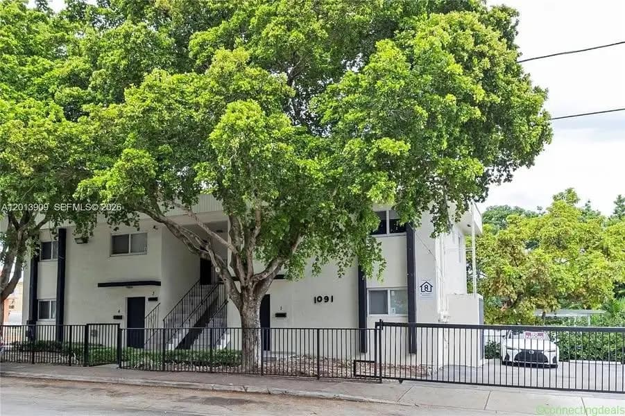 2 Beds 1 Bath Apartment