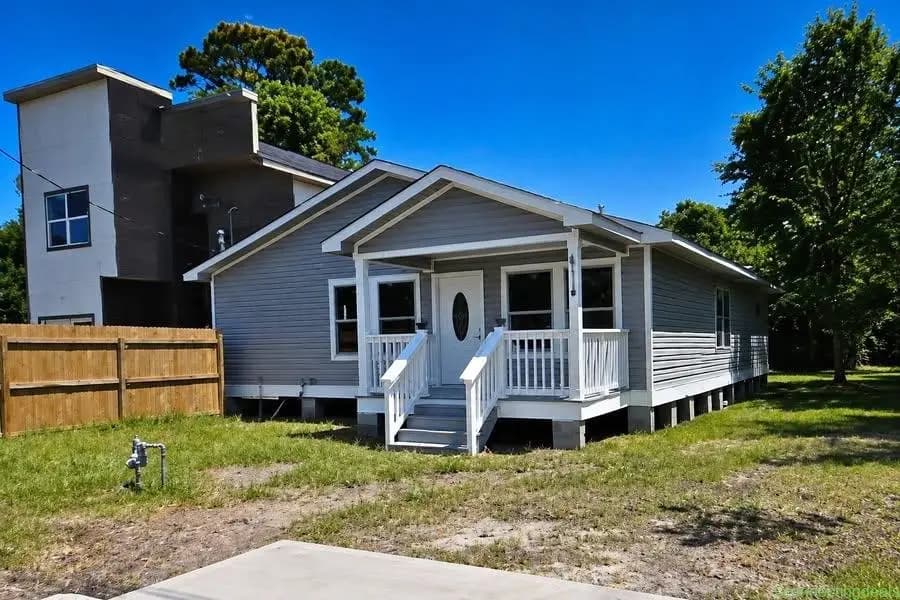 3 Beds 2 Baths House - Image 1