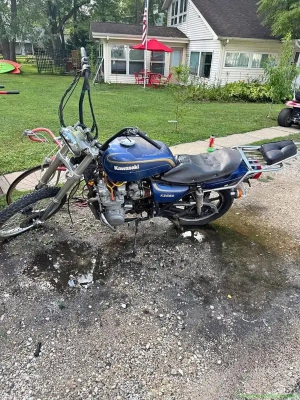 Kawasaki KZ650 - Image 1