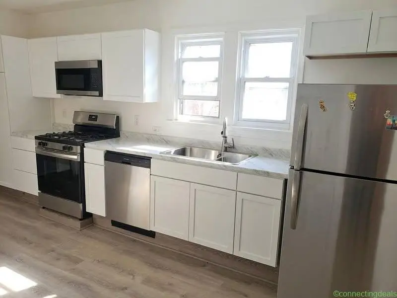 4 Beds 1 Bath Apartment - Image 1