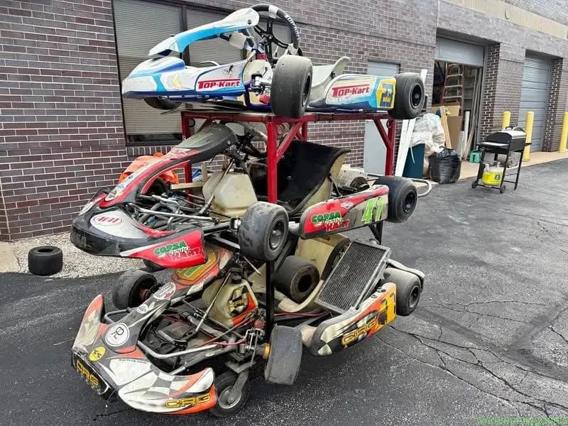 Racing go karts - Image 1