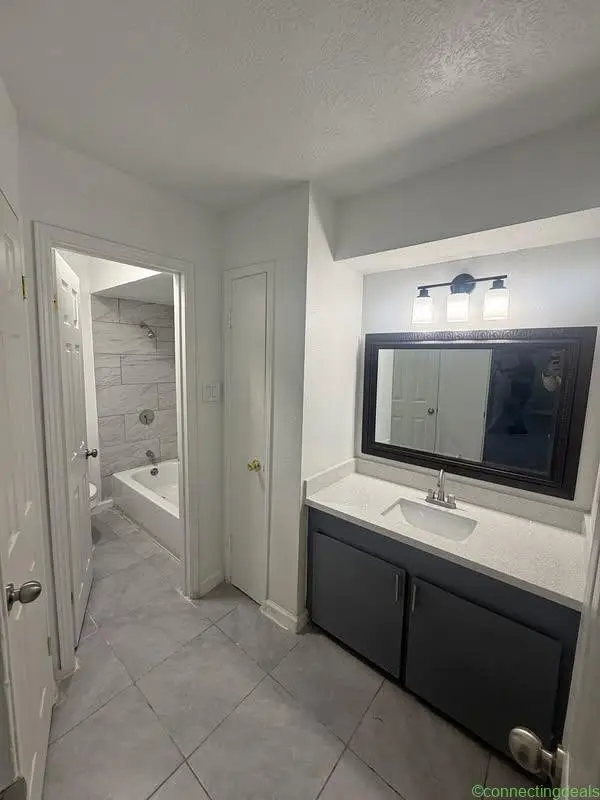 2 Beds 1 Bath Apartment - Image 1