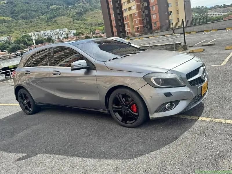 Se vende o se cambia Mercedes a200