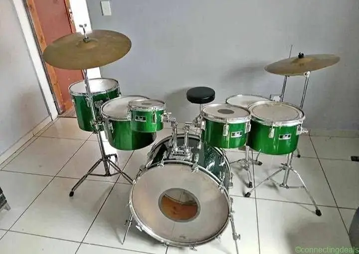 DRUMS SET