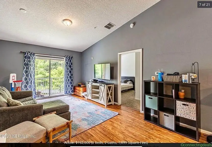 2 Beds 2 Baths - Apartment - Image 1