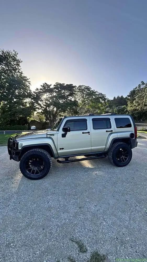 HUMMER H3 - Image 1