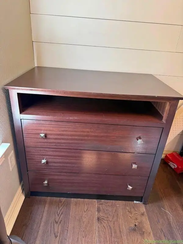 Dresser - Image 1