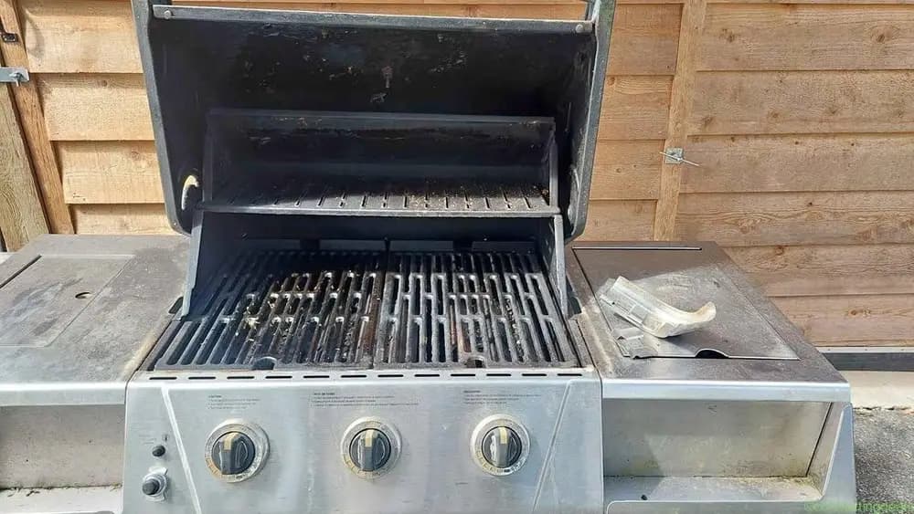 2 used BBQs - Image 1
