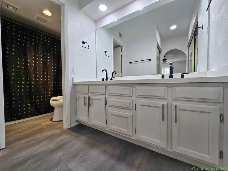 3 Beds 2 Baths - Townhouse