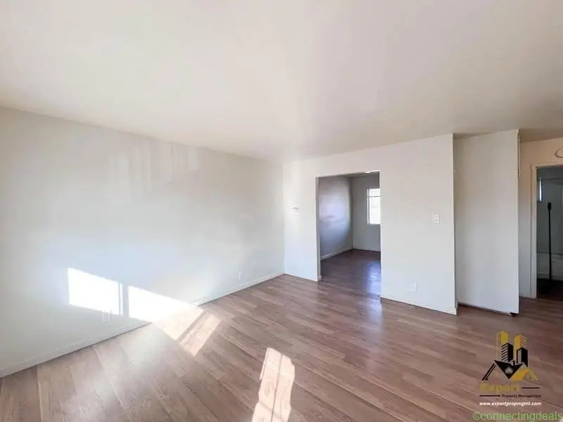 2 Beds 1 Bath Apartment - Image 1