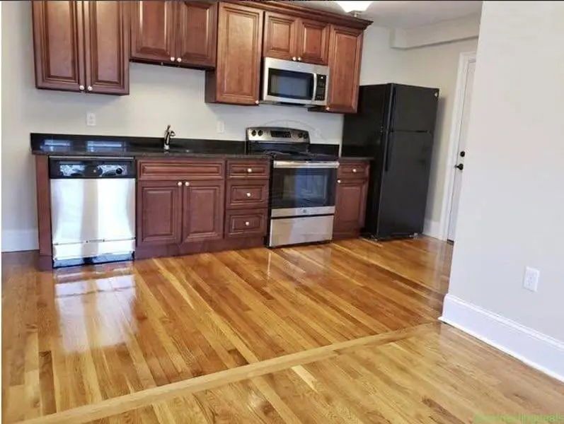 2 Beds 1 Bath Apartment - Image 1