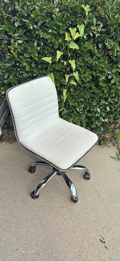 FREE CHAIR - Image 1
