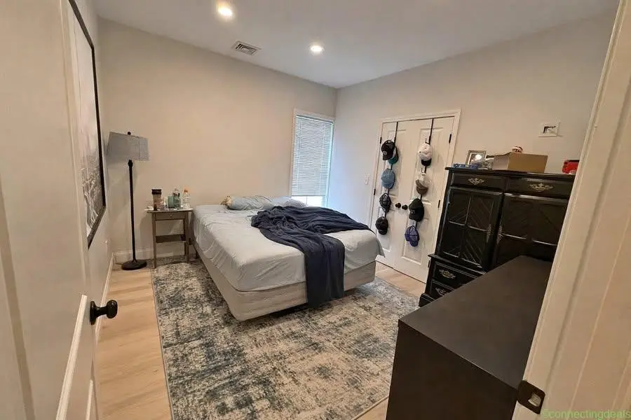 2 Beds 2 Baths Apartment