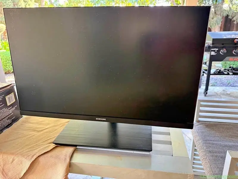 Samsung S24H850QFN 24-inch Monitor