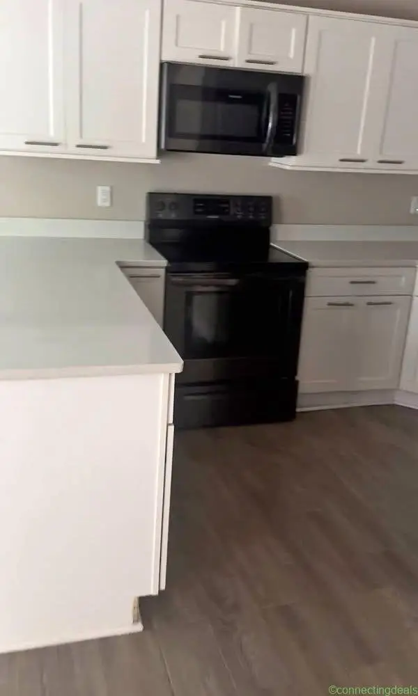 3 Beds 2 Baths - Townhouse