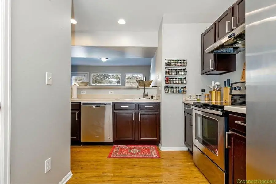 3 Beds 3 Baths - Townhouse