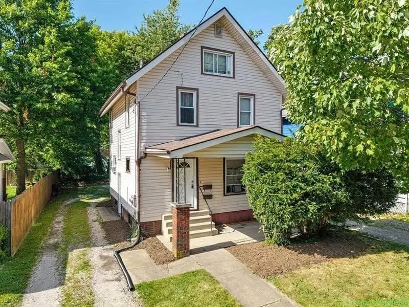 4 Beds 2 Baths House - Image 1