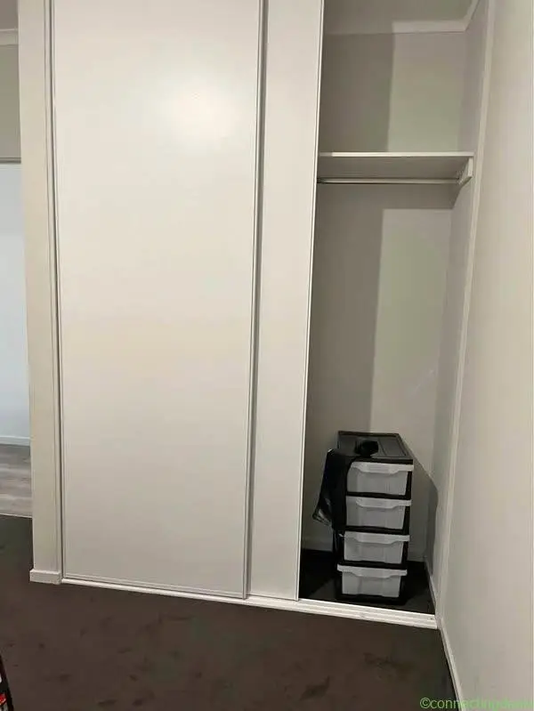 Queen bed room for rent