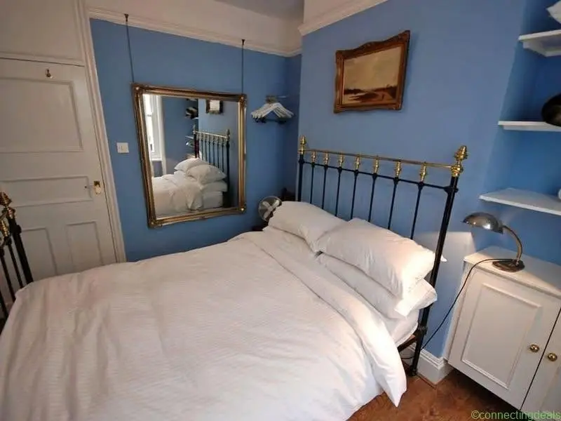 2 beds 1 bath Flat