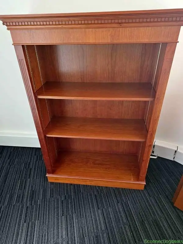 Beautiful adjustable shelf bookcase - Image 1
