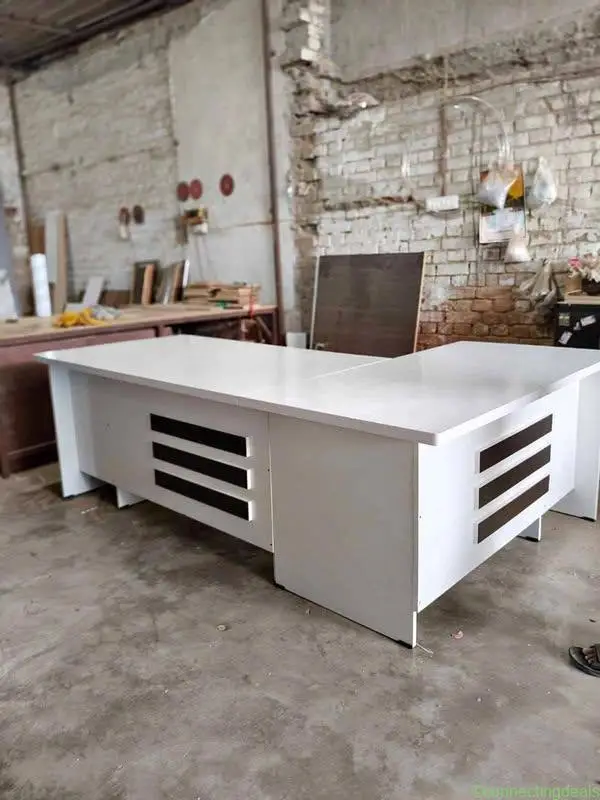 Office table - Image 1