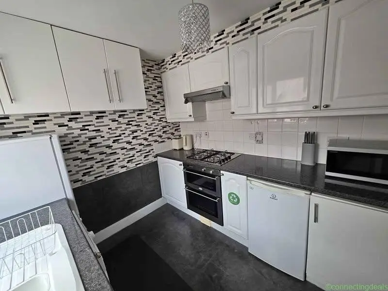 3 beds 1 bathroom – House - Image 1