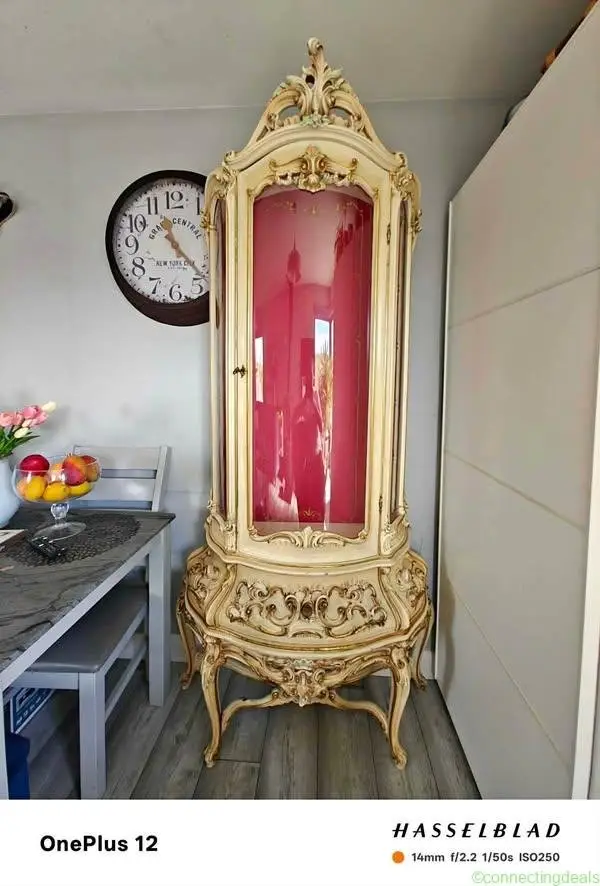 Display cabinet - Image 1