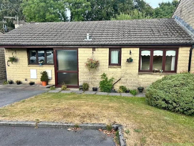 2 beds 1 bathroom – House
