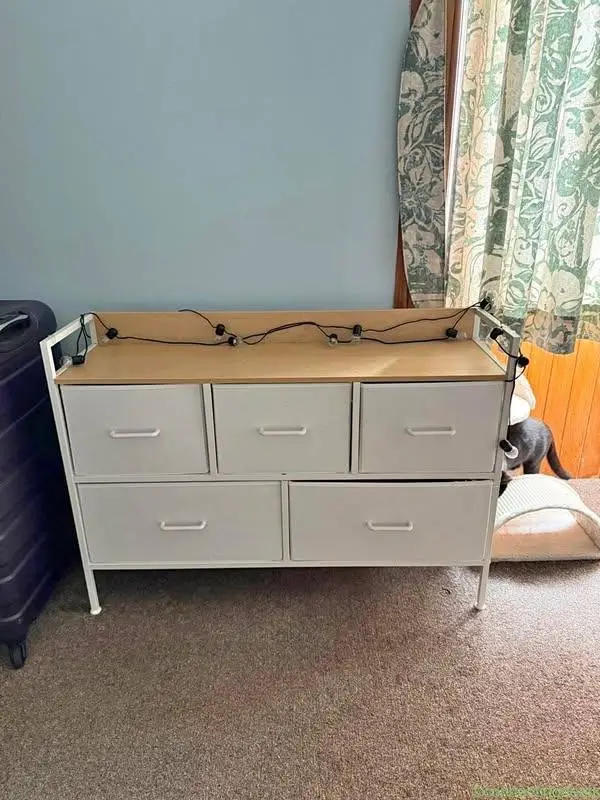 White drawers - Image 1