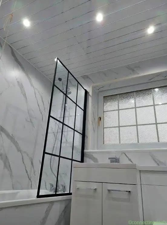 Full Bathroom - Image 1