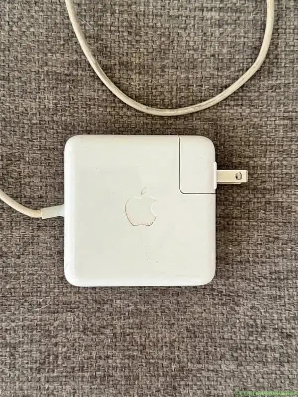 Apple 60 watt MagSafe Adapter Mac Book Pro Charger