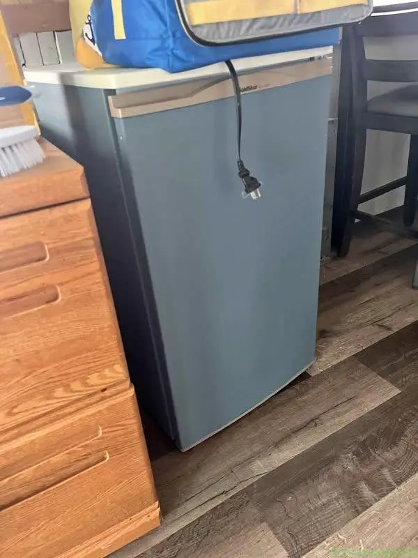 Mini fridge - Image 1