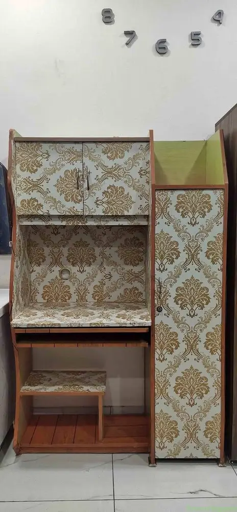 Wooden 4by2 study table in vgood condition