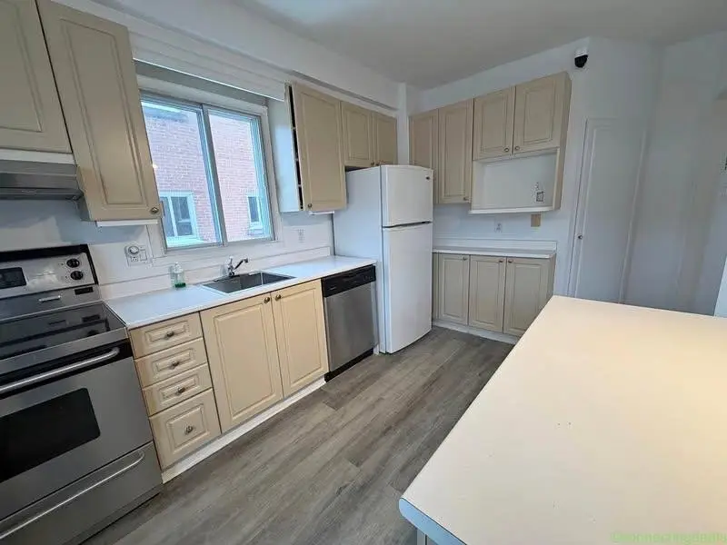 Logement 4 ½, chauffé, éclairé