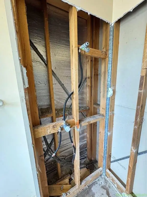 Qualified plumber - Image 1