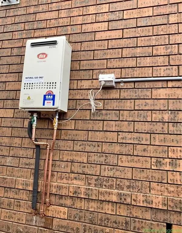 Honest plumber - Image 1
