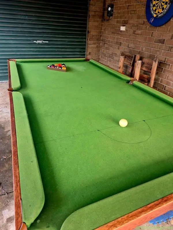 Pool table - Image 1