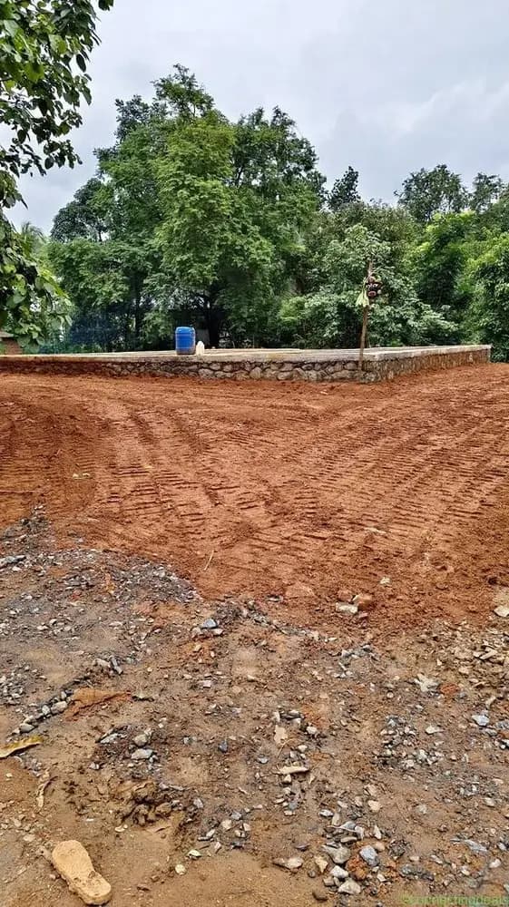 ചുവന്ന മണ്ണ്