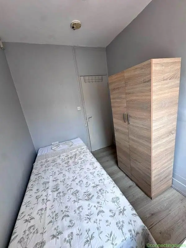 4 beds 2 bathrooms – House