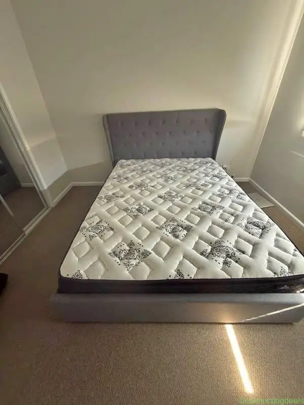 Queen size Mattress and bedframe (Starry